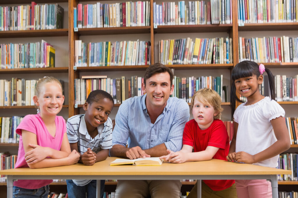 how to become a school librarian