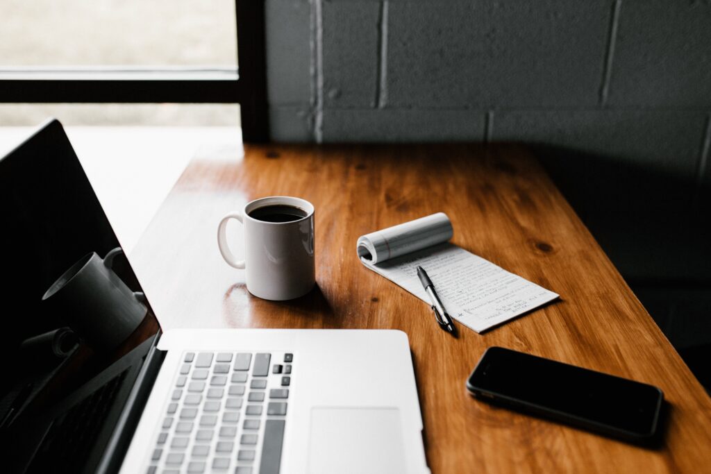 how to become a travel journalist