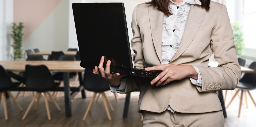 how to become a leasing consultant