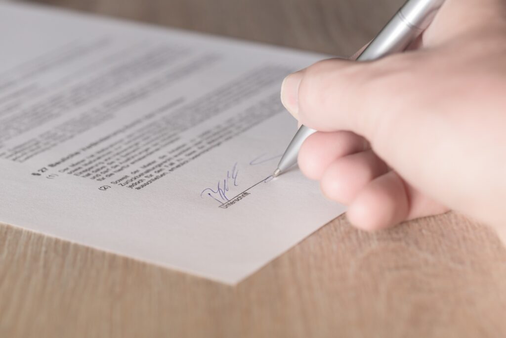 how to become a leasing consultant