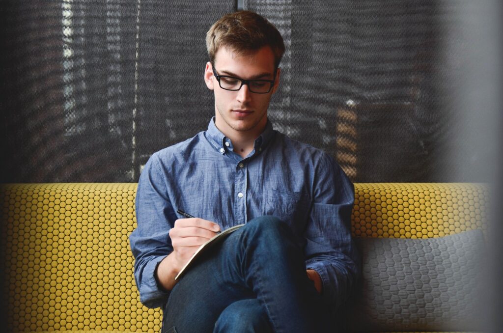 how to become a fashion journalist
