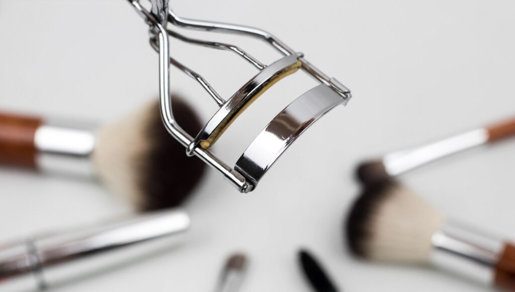 how to become a certified lash technician