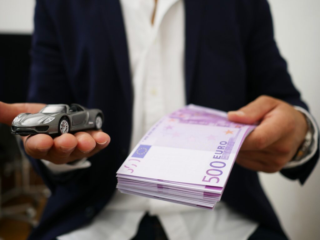 how to become a leasing consultant