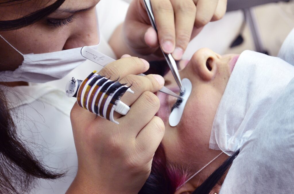 how to become a certified lash technician