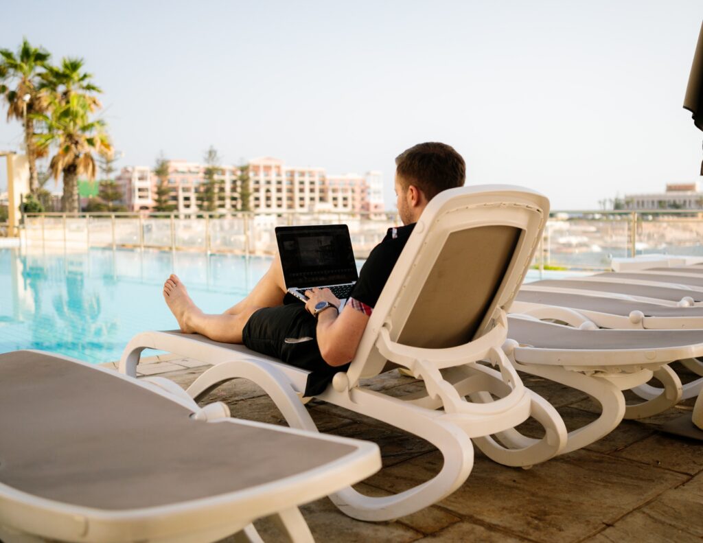 how to become a digital nomad with no experience
