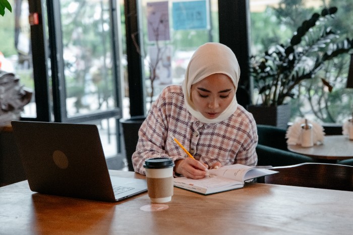 how to become a writer without a degree