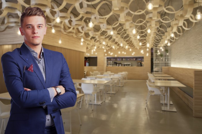 how to become a restaurant manager