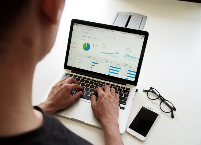 how to become a content strategist