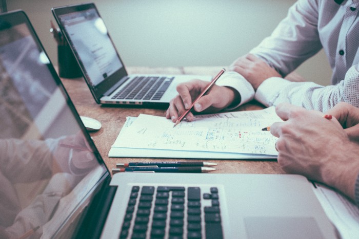 how to become a content strategist
