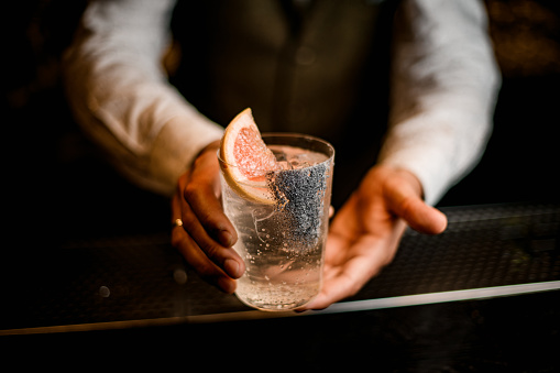 how to become a bartender with no experience