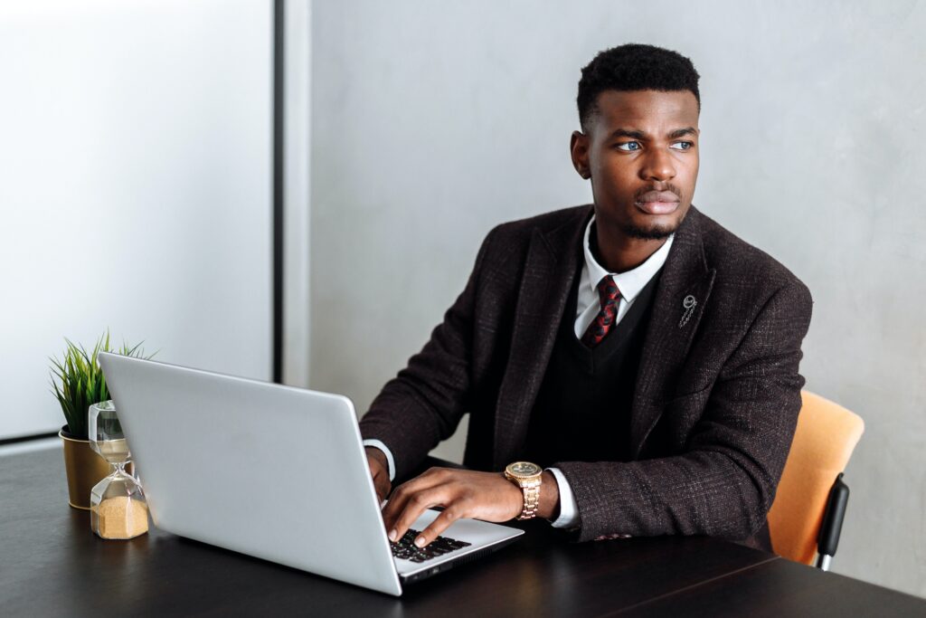 how to become a banker