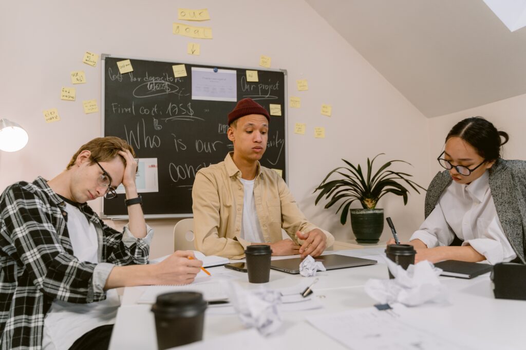 how to become a contract specialist