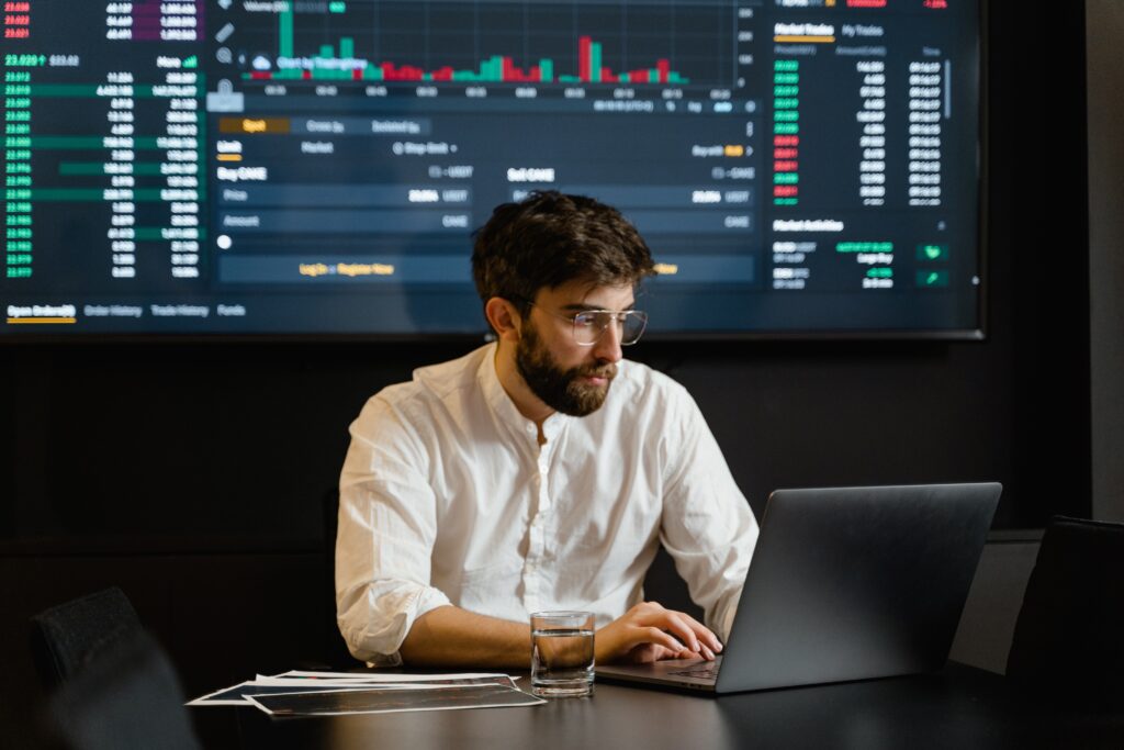how long does it take to become an economist