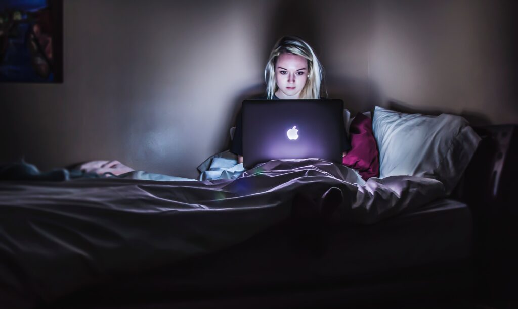 advantages and disadvantages of online courses